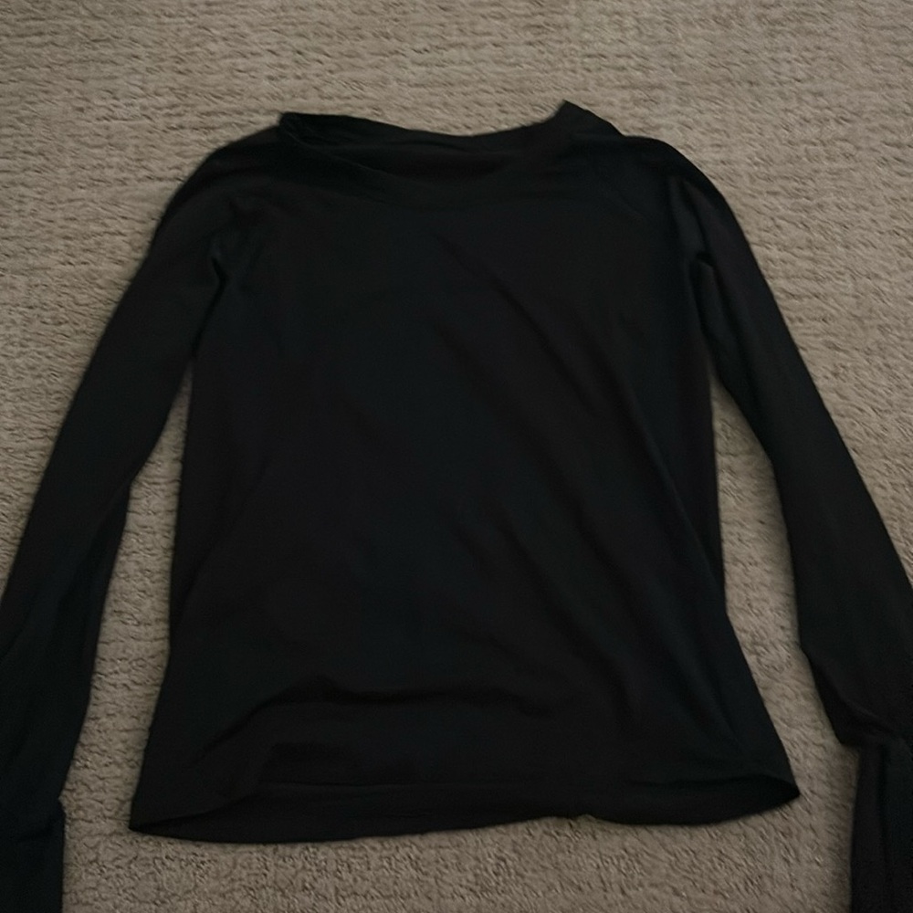 Black lululemon swiftly tech long sleeve shirt